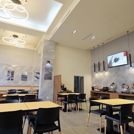 Ket Hotel Юли Екстериор снимка
